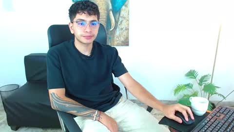 Snapshot of maax_18 chatting on March 2026 01:27:02 PM Max online show from March 2026 01:27:02 PM