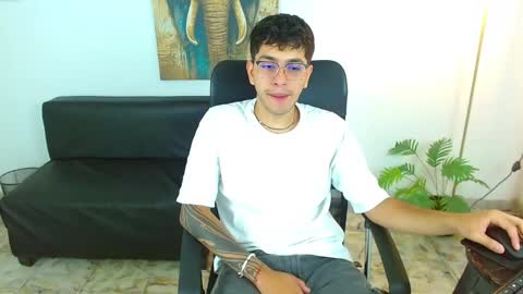 Snapshot of maax_18 chatting on March 2026 01:36:02 PM Max online show from March 2026 01:36:02 PM