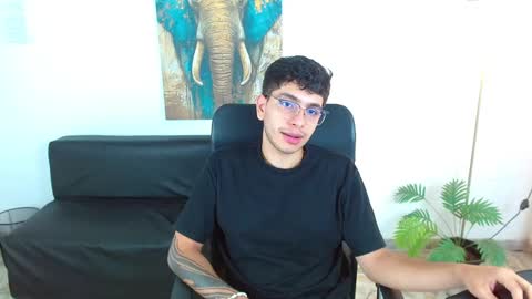 Snapshot of maax_18 chatting on March 2026 01:47:01 PM Max online show from March 2026 01:47:01 PM