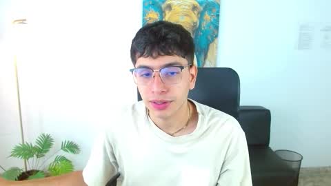 Snapshot of maax_18 chatting on March 2026 01:43:02 PM Max online show from March 2026 01:43:02 PM