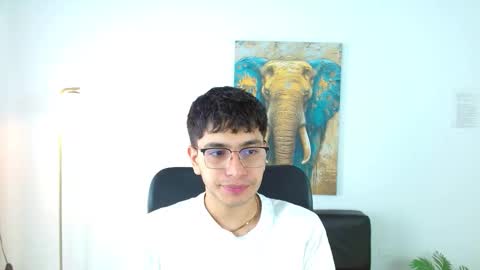 Snapshot of maax_18 chatting on March 2026 01:44:02 PM Max online show from March 2026 01:44:02 PM