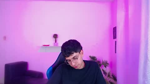 Snapshot of maax_18 chatting on April 2026 04:07:02 PM Max online show from April 2026 04:07:02 PM