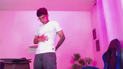 Snapshot of maax_18 chatting on April 2026 02:00:02 PM Max online show from April 2026 02:00:02 PM