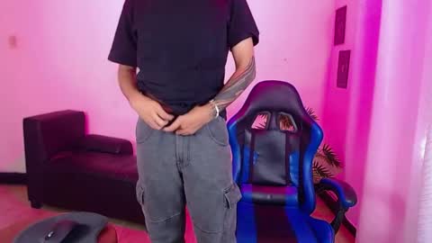 Snapshot of maax_18 chatting on April 2026 01:49:01 PM Max online show from April 2026 01:49:01 PM