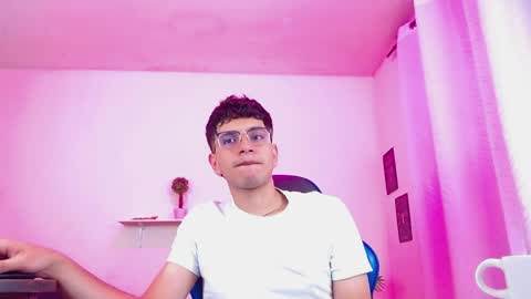 Snapshot of maax_18 chatting on April 2026 01:49:02 PM Max online show from April 2026 01:49:02 PM