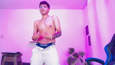 Snapshot of maax_18 chatting on April 2026 05:08:02 PM Max online show from April 2026 05:08:02 PM