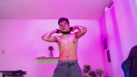 Snapshot of maax_18 chatting on April 2026 03:52:01 PM Max online show from April 2026 03:52:01 PM