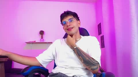 Snapshot of maax_18 chatting on April 2026 07:58:02 PM Max online show from April 2026 07:58:02 PM