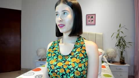 Snapshot of macarena_vallejo_ chatting on December 2024 01:36:01 AM Macarena online show from December 2024 01:36:01 AM