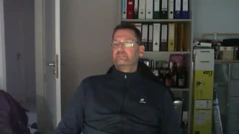 macfly67 online show from November 2025 03:34:02 PM