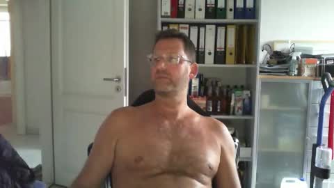 Snapshot of macfly67 chatting on May 2026 05:32:02 PM macfly67 online show from May 2026 05:32:02 PM
