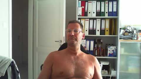 Snapshot of macfly67 chatting on May 2026 06:11:02 AM macfly67 online show from May 2026 06:11:02 AM