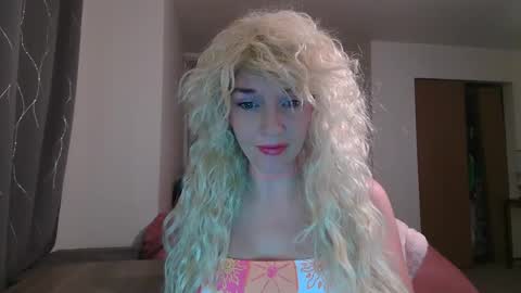 Snapshot of maciimayy chatting on September 2025 02:37:01 AM maciimayy online show from September 2025 02:37:01 AM