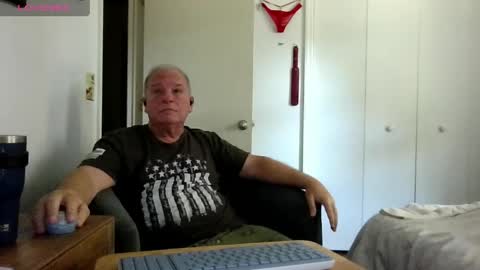 Snapshot of mackdocc001 chatting on April 2026 05:55:01 PM mackdocc001 online show from April 2026 05:55:01 PM