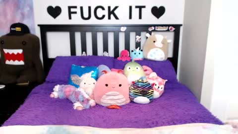 Mackenzie Wolfe online show from September 2025 04:12:02 AM