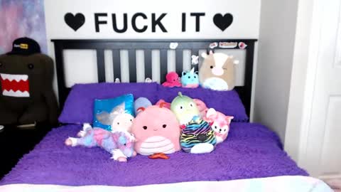 Mackenzie Wolfe online show from September 2025 05:44:01 AM