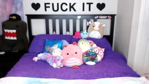 Mackenzie Wolfe online show from October 2025 05:15:01 AM