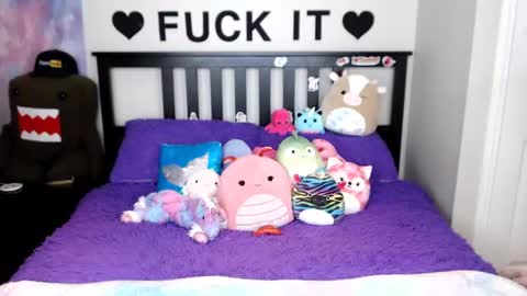 Mackenzie Wolfe online show from October 2025 03:04:02 AM