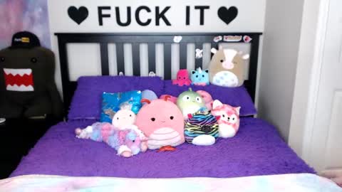 Mackenzie Wolfe online show from October 2025 03:40:02 AM