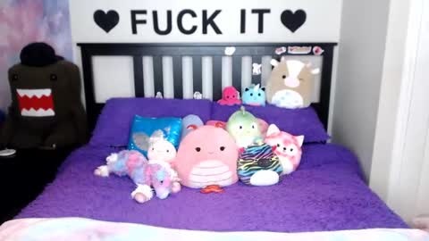 Mackenzie Wolfe online show from November 2025 04:55:02 AM