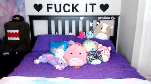 Mackenzie Wolfe online show from November 2025 03:07:01 AM