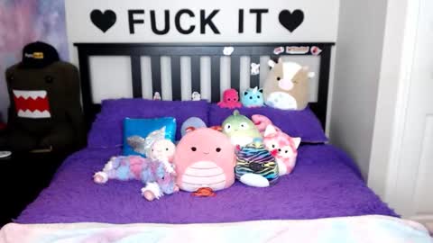 Mackenzie Wolfe online show from December 2025 05:06:02 AM