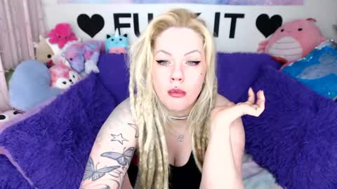 Mackenzie Wolfe online show from April 2026 04:38:02 AM