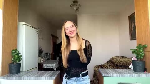 Snapshot of madalyneaks chatting on March 2026 08:26:33 AM Lilo online show from March 2026 08:26:33 AM