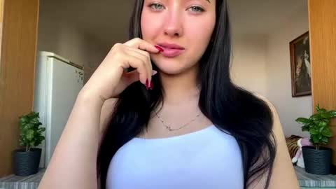 Snapshot of madalyneaks chatting on April 2026 06:08:01 AM Lilo online show from April 2026 06:08:01 AM