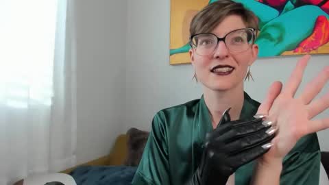 Madam Mezusa online show from January 2025 09:14:02 PM