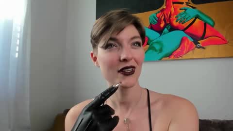 Madam Mezusa online show from February 2025 10:11:01 PM