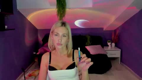 Evelyn online show from September 2025 06:18:01 AM