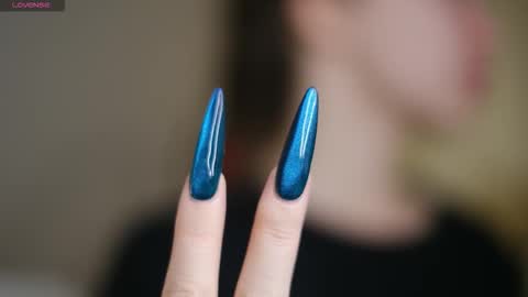 Maddi online show from November 2025 01:16:01 AM