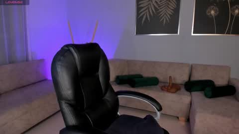 Maddy Owens online show from October 2025 10:49:01 AM