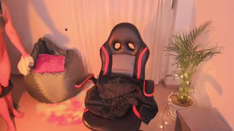 madelaine_taylor online show from January 2025 02:33:01 AM