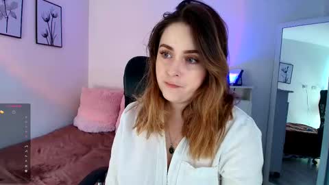 Snapshot of madelamee chatting on September 2025 03:02:02 PM madelamee online show from September 2025 03:02:02 PM