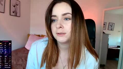 Snapshot of madelamee chatting on October 2025 08:20:01 PM madelamee online show from October 2025 08:20:01 PM
