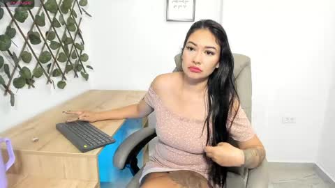 Snapshot of madeleine_w chatting on May 2026 12:05:01 AM Madeleine online show from May 2026 12:05:01 AM