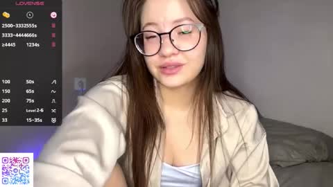 Snapshot of madelinemaylove chatting on March 2026 02:54:01 PM Yoko online show from March 2026 02:54:01 PM