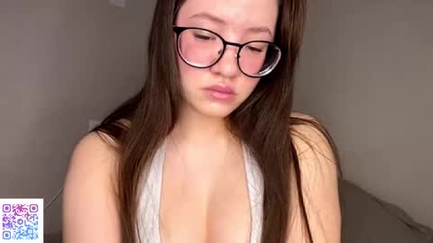 Snapshot of madelinemaylove chatting on March 2026 04:12:02 PM Yoko online show from March 2026 04:12:02 PM