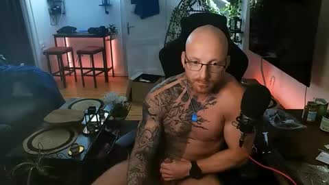 madhead95 online show from October 2025 08:42:01 PM