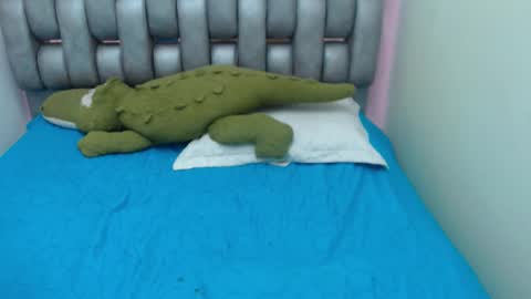 M A D I S O N online show from December 2025 12:16:02 AM