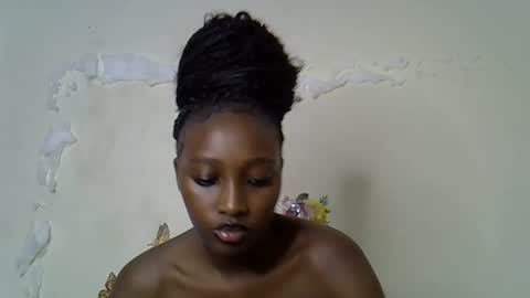 Maee online show from November 2025 04:44:01 PM