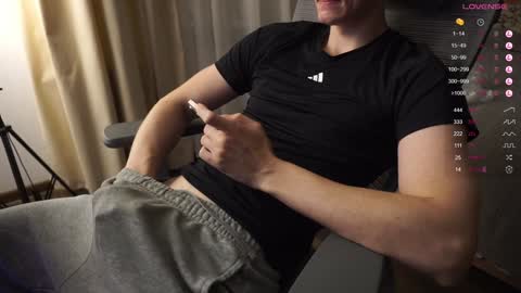 Mike XMaestro 3369 online show from December 2024 08:05:02 PM