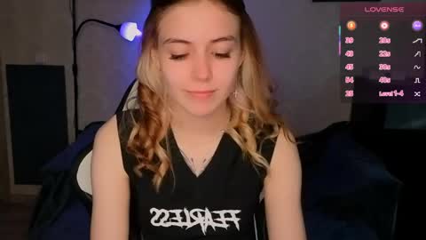 Snapshot of magic_bella chatting on June 2026 03:50:01 PM Bella online show from June 2026 03:50:01 PM