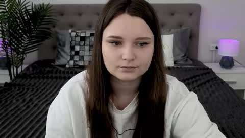 Snapshot of magicpeachhs chatting on March 2026 07:23:01 AM Emily online show from March 2026 07:23:01 AM