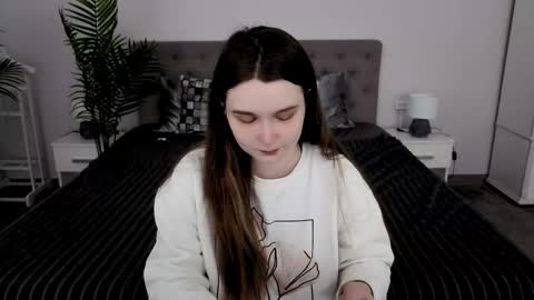 Snapshot of magicpeachhs chatting on March 2026 07:01:02 AM Emily online show from March 2026 07:01:02 AM