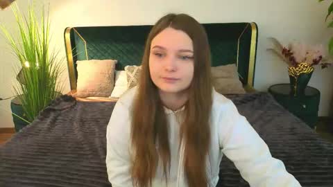 Snapshot of magicpeachhs chatting on March 2026 07:36:02 AM Emily online show from March 2026 07:36:02 AM