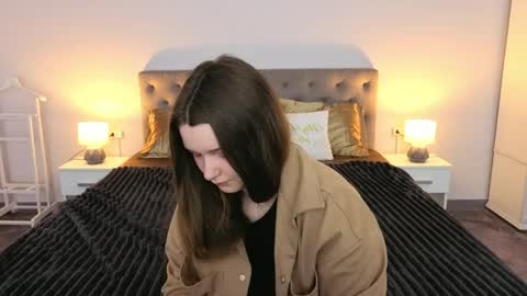 Snapshot of magicpeachhs chatting on April 2026 05:41:01 AM Emily online show from April 2026 05:41:01 AM