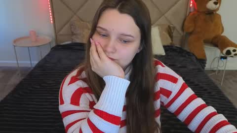 Snapshot of magicpeachhs chatting on April 2026 05:35:02 AM Emily online show from April 2026 05:35:02 AM